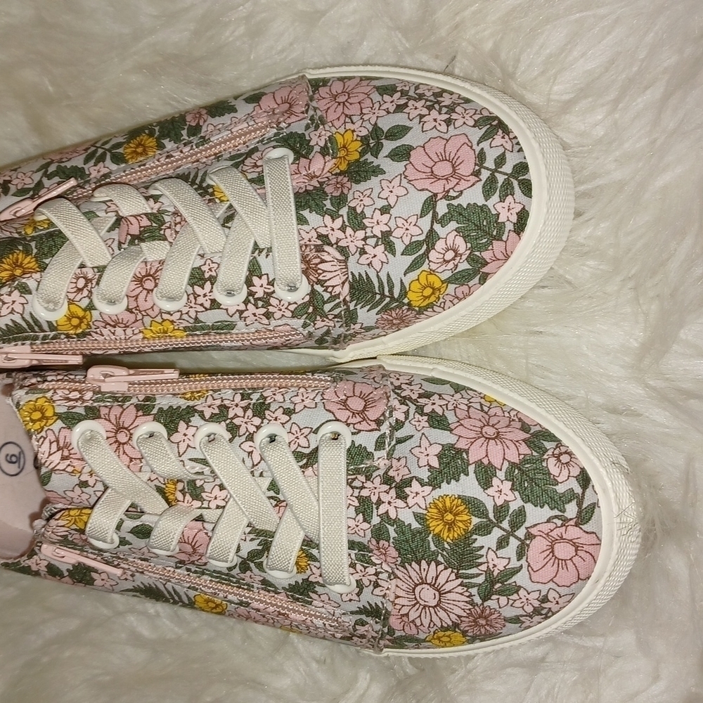 CAT & JACK SLIP ON SNEAKERS - Picture 3 of 16